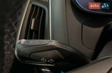 Хэтчбек Ford Focus 2012 в 