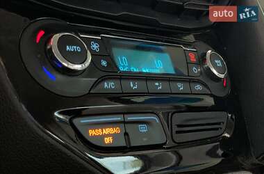 Хэтчбек Ford Focus 2012 в 