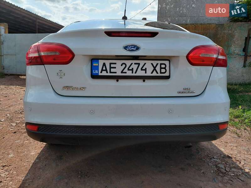 Седан Ford Focus 2015 в П'ятихатках