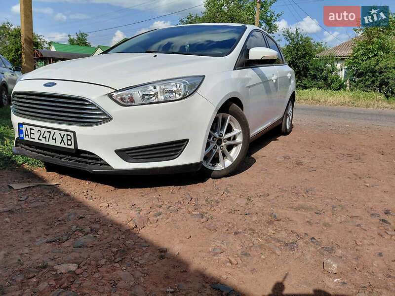 Седан Ford Focus 2015 в 