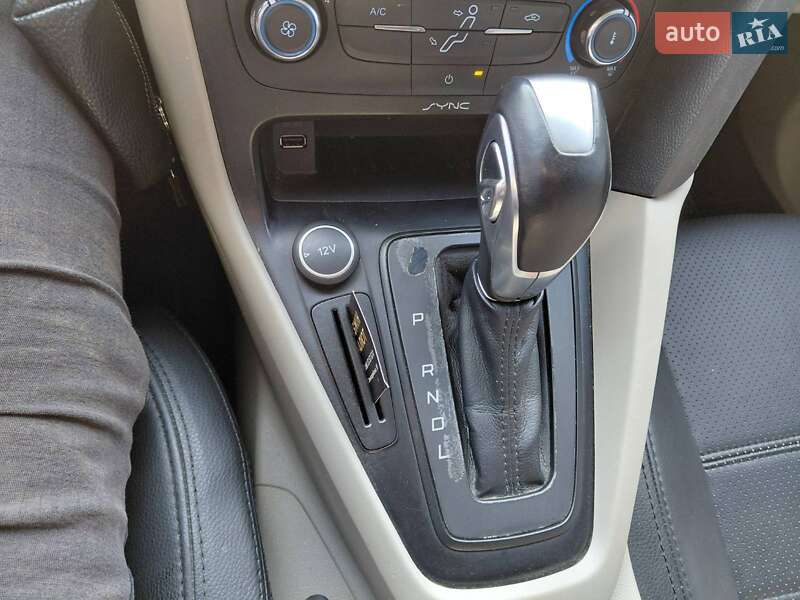 Седан Ford Focus 2015 в П'ятихатках