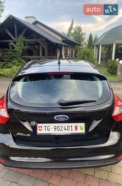 Хэтчбек Ford Focus 2011 в 