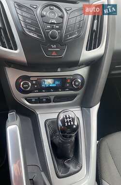 Хэтчбек Ford Focus 2011 в 