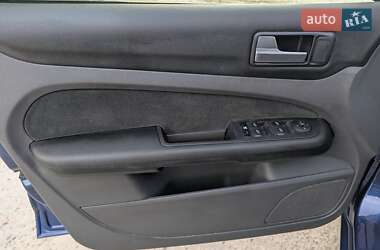 Хэтчбек Ford Focus 2006 в 
