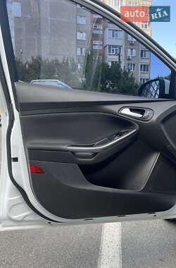 Хэтчбек Ford Focus 2015 в 
