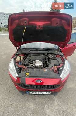 Хэтчбек Ford Focus 2015 в 