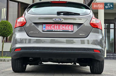 Хэтчбек Ford Focus 2012 в 