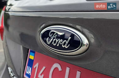 Хэтчбек Ford Focus 2012 в 