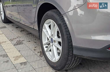 Хэтчбек Ford Focus 2012 в 