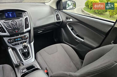 Хэтчбек Ford Focus 2012 в 