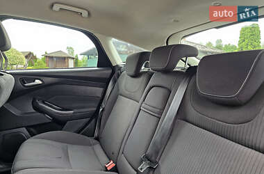Хэтчбек Ford Focus 2012 в 