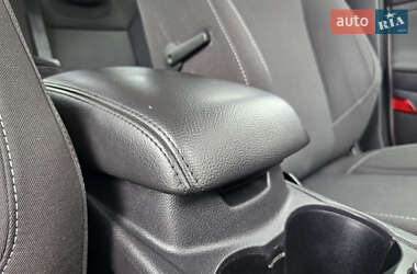 Хэтчбек Ford Focus 2012 в 
