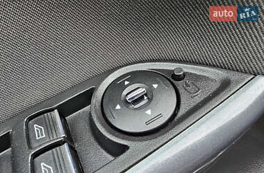 Хэтчбек Ford Focus 2012 в 