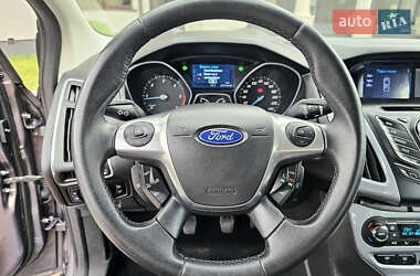 Хэтчбек Ford Focus 2012 в 