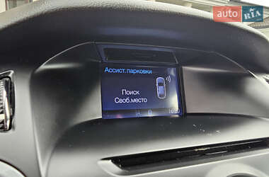 Хэтчбек Ford Focus 2012 в 