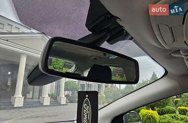 Хэтчбек Ford Focus 2012 в 