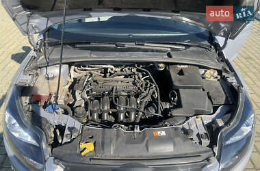 Хэтчбек Ford Focus 2013 в 