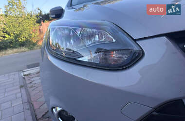 Хэтчбек Ford Focus 2013 в 