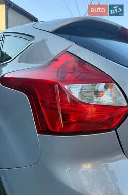 Хэтчбек Ford Focus 2013 в 