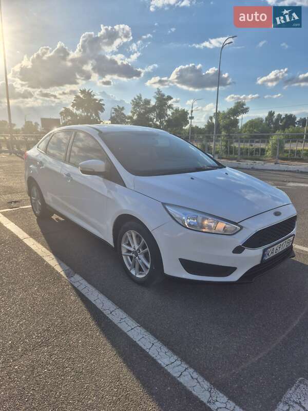Седан Ford Focus 2015 в 