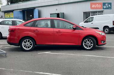 Седан Ford Focus 2015 в 