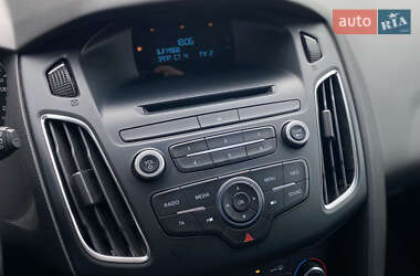 Хэтчбек Ford Focus 2015 в 