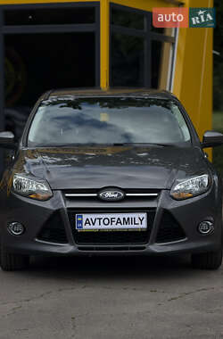 Хэтчбек Ford Focus 2012 в 