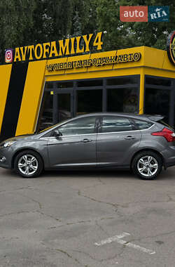 Хэтчбек Ford Focus 2012 в 