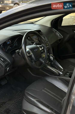 Хэтчбек Ford Focus 2012 в 