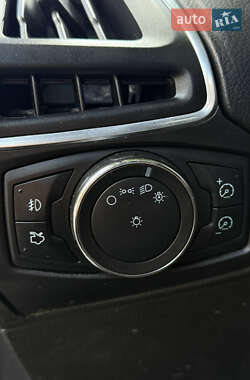 Хэтчбек Ford Focus 2012 в 