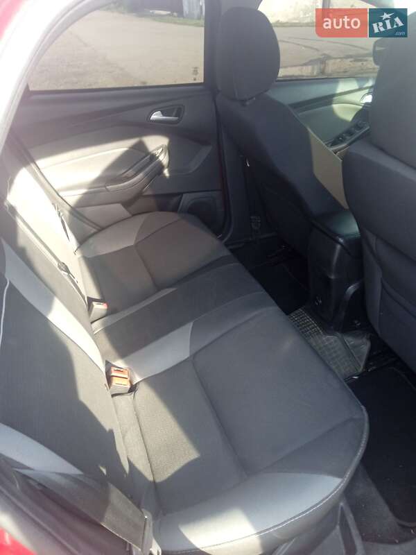 Седан Ford Focus 2013 в Ромнах