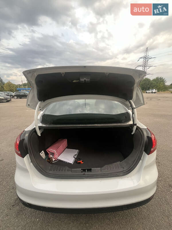 Седан Ford Focus 2015 в Днепре фото 14 Седан Ford Focus 2015 в Днепре