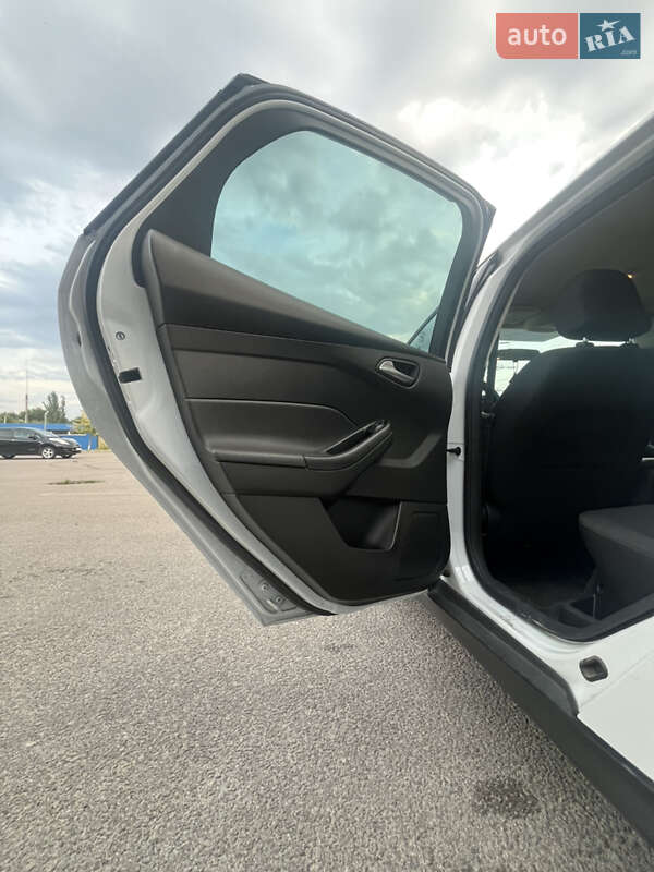 Седан Ford Focus 2015 в Днепре фото 20 Седан Ford Focus 2015 в Днепре