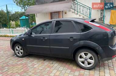 Хэтчбек Ford Focus 2005 в 