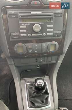 Хэтчбек Ford Focus 2006 в 