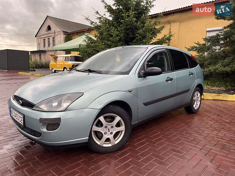 Хэтчбек Ford Focus 1999 в 