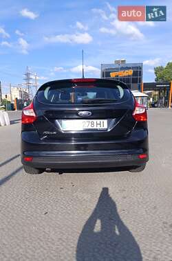 Хэтчбек Ford Focus 2011 в 