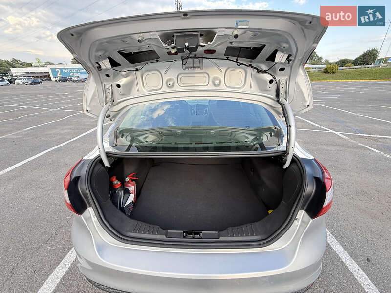 Седан Ford Focus 2011 в Ужгороді