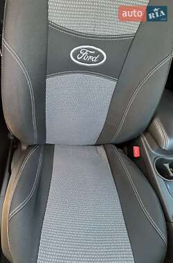 Хэтчбек Ford Focus 2013 в 