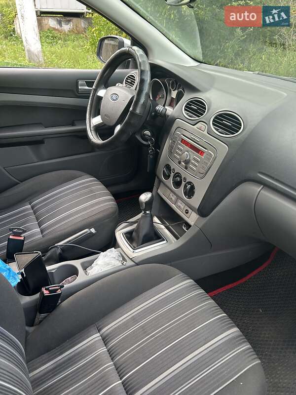 Хетчбек Ford Focus 2011 в Краснограді