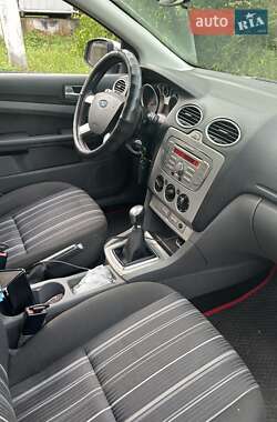Хэтчбек Ford Focus 2011 в 