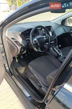 Хэтчбек Ford Focus 2011 в 