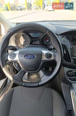 Хэтчбек Ford Focus 2011 в 