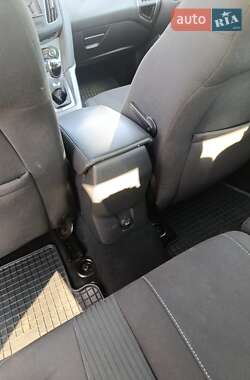 Хэтчбек Ford Focus 2011 в 