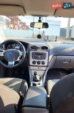 Хэтчбек Ford Focus 2010 в 