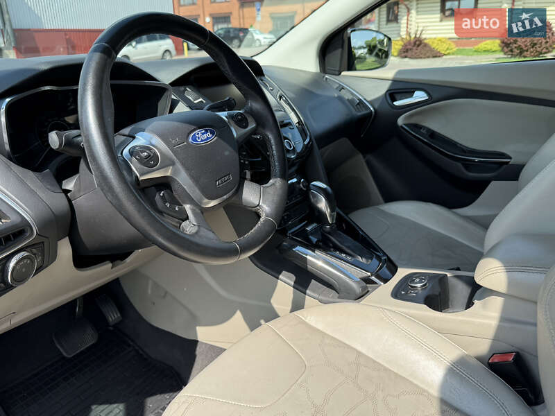 Хэтчбек Ford Focus 2012 в Городке