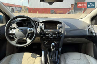 Хэтчбек Ford Focus 2012 в 
