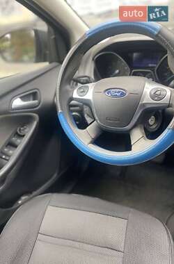 Седан Ford Focus 2014 в 