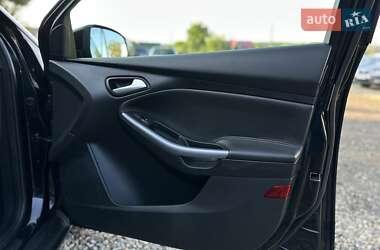 Хэтчбек Ford Focus 2012 в 