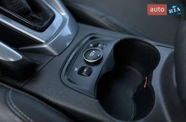 Хэтчбек Ford Focus 2012 в 